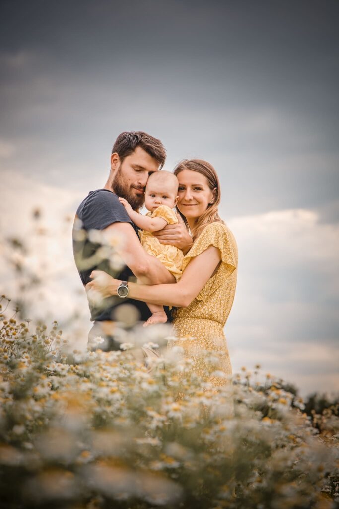 @Anna Dušáková, letní venkovní rodinné focení s miminkem, Kounice u Prahy